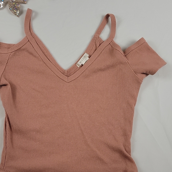 Bozzolo pink off shoulder crop top - Picture 2 of 4